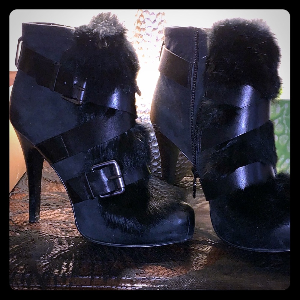 Very Beautiful Booties with real mink fur.